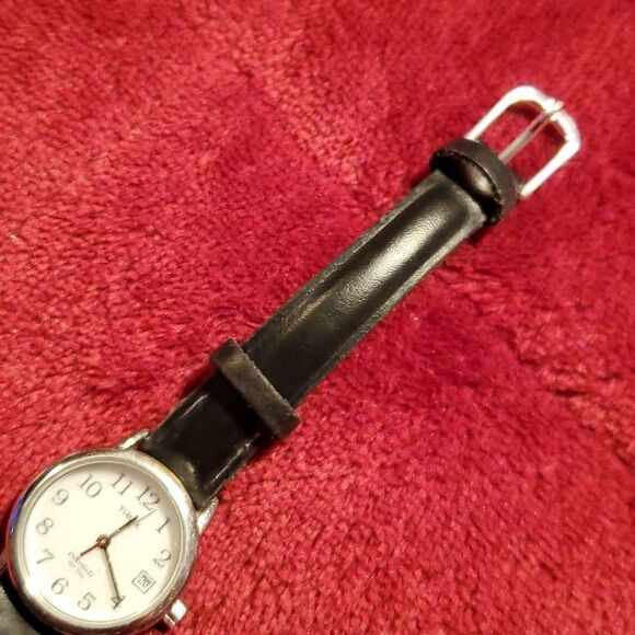 Timex Indiglo Silvertone Case Date Window Black Leather Band Ladies‎ Watch - Picture 3 of 8